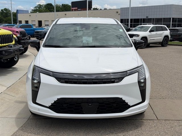 New 2027 Bright White Clear-Coat Paint Chrysler Select image 2