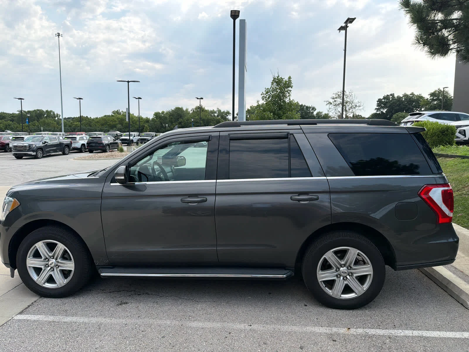 Used 2019 Magnetic Metallic Ford XLT image 8