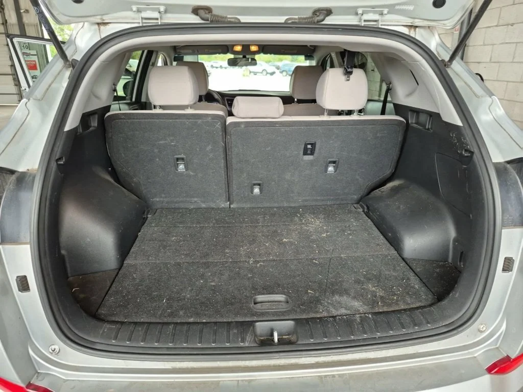 Used 2018 Silver Hyundai SEL image 6