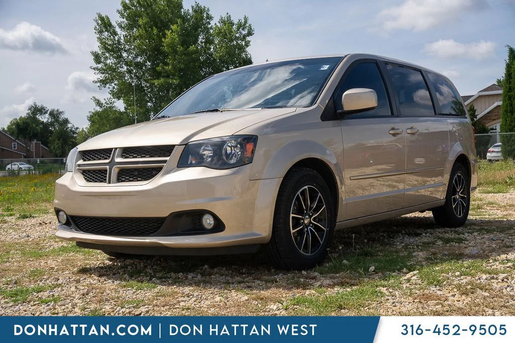 2016 Dodge Grand Caravan R/T's photo