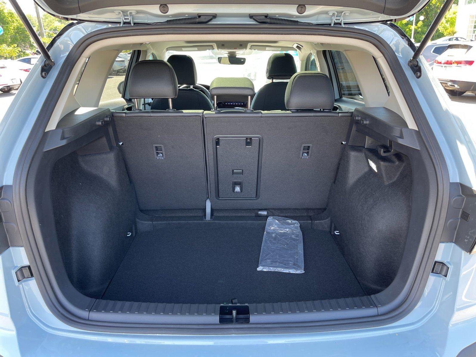 New 2026 Monument Gray w/Deep Black Roof Volkswagen SE Black image 35