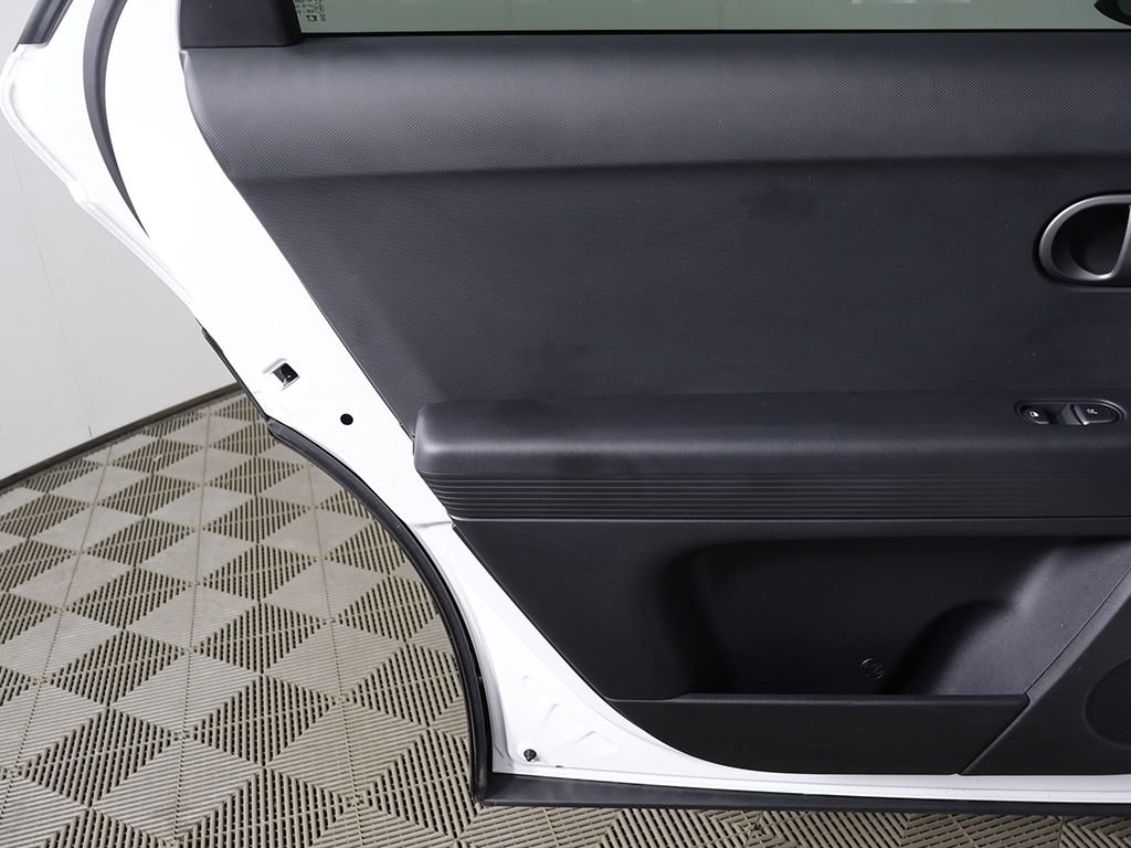Used 2025 White Hyundai SEL image 23