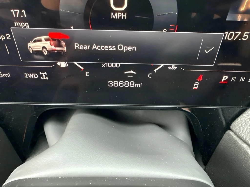 Used 2025 Silver GMC Denali image 29