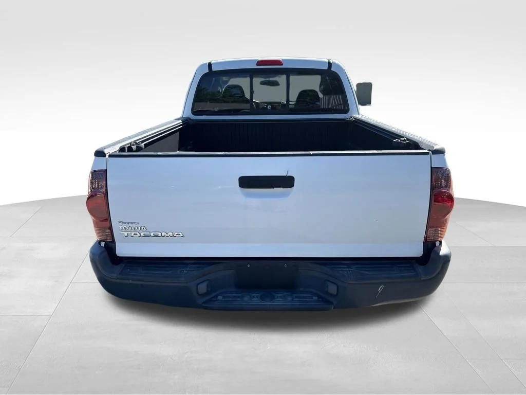 Used 2013 White Toyota Base image 4