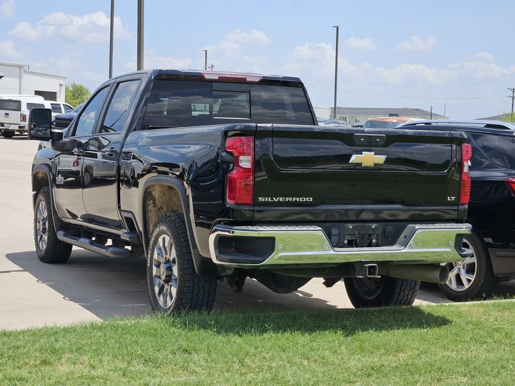 Used 2022 BLACK Chevrolet LT image 3