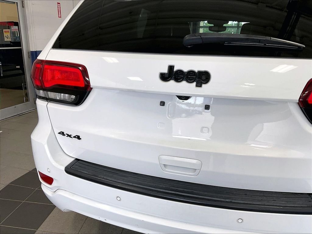 Used 2018 White Jeep Altitude image 28