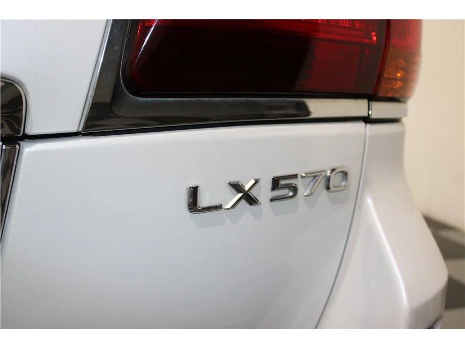 2011 Lexus LX 570 - Photo 22