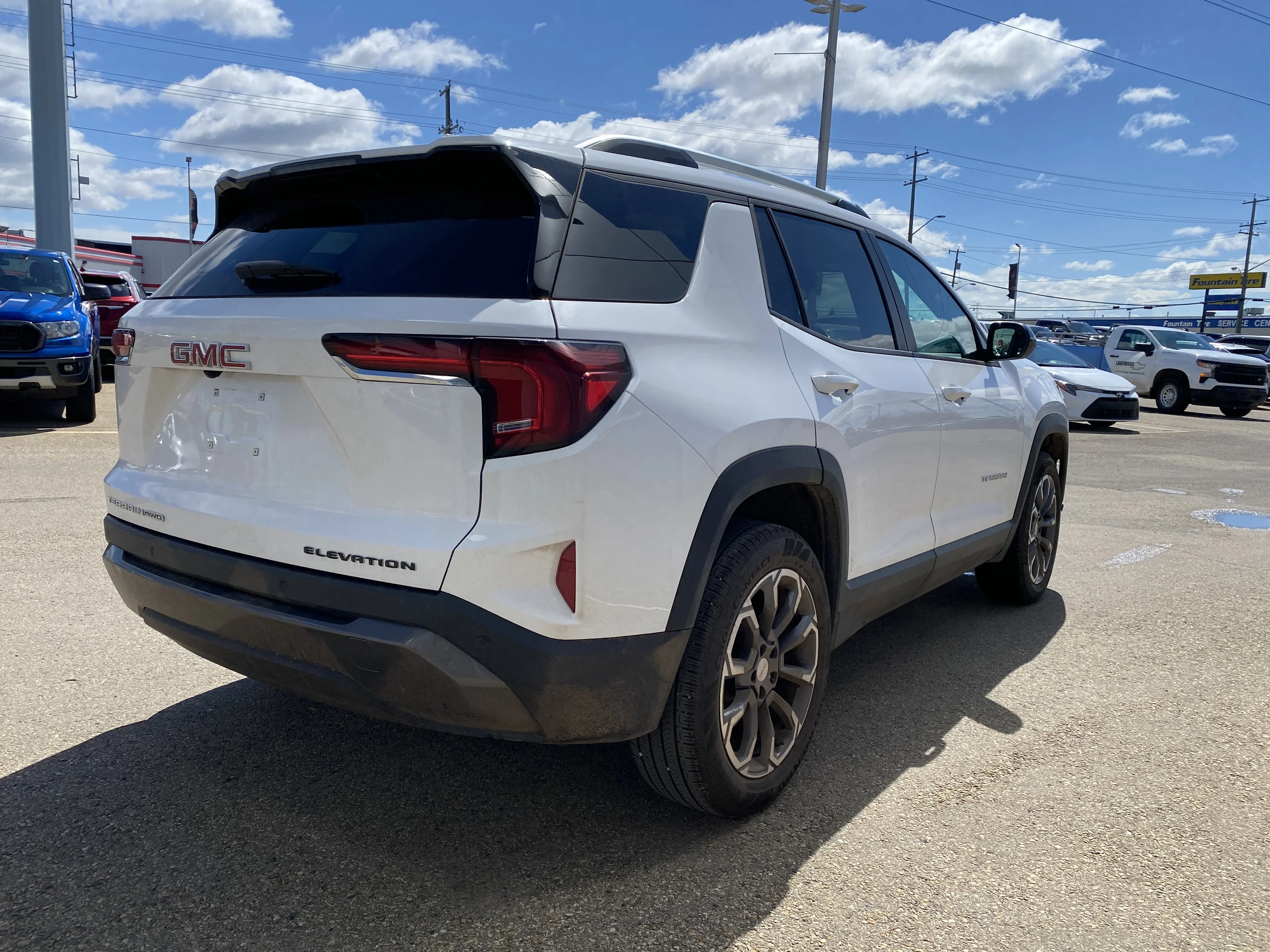 Certified Used 2026 White GMC AWD Elevation * PREMIUM PACKAGE * PANORAMIC SUNROOF * POWER TAILGATE image 5