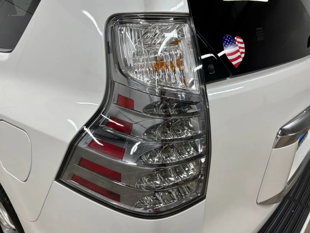 Used 2023 White Lexus 460 image 8