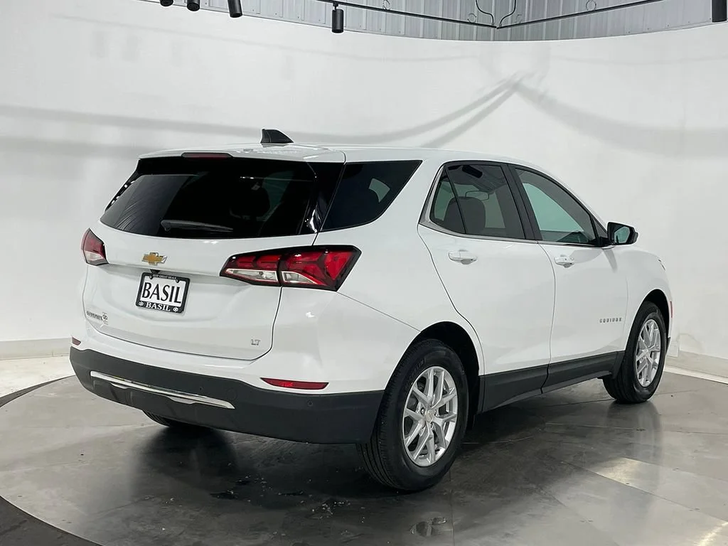 Used 2024 Summit White Chevrolet LT image 11