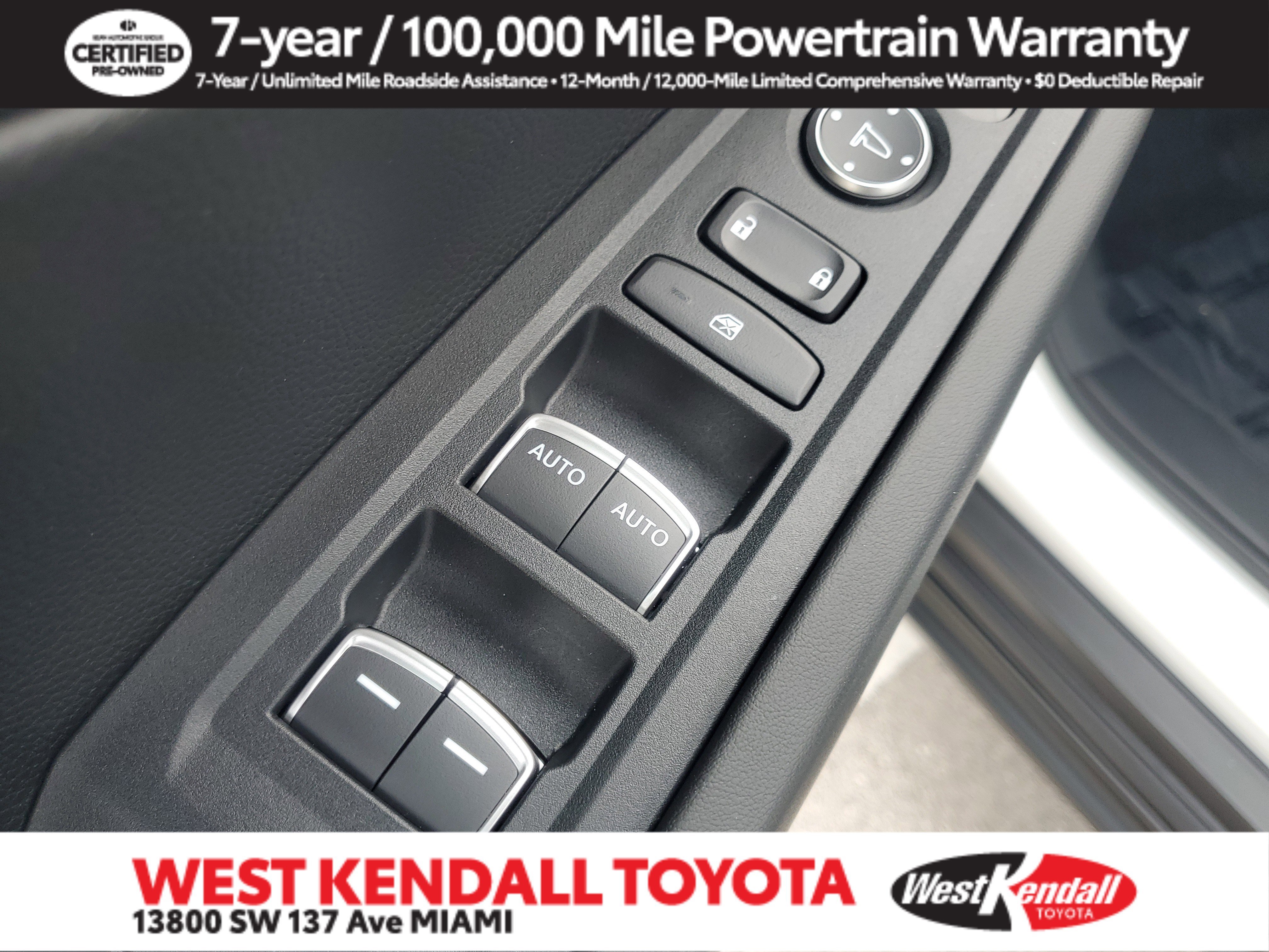 Used 2025 Platinum White Pearl Honda LX image 1