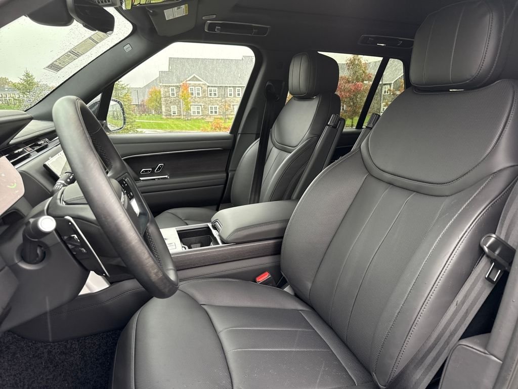New 2025 Santorini Black Land Rover SE image 11