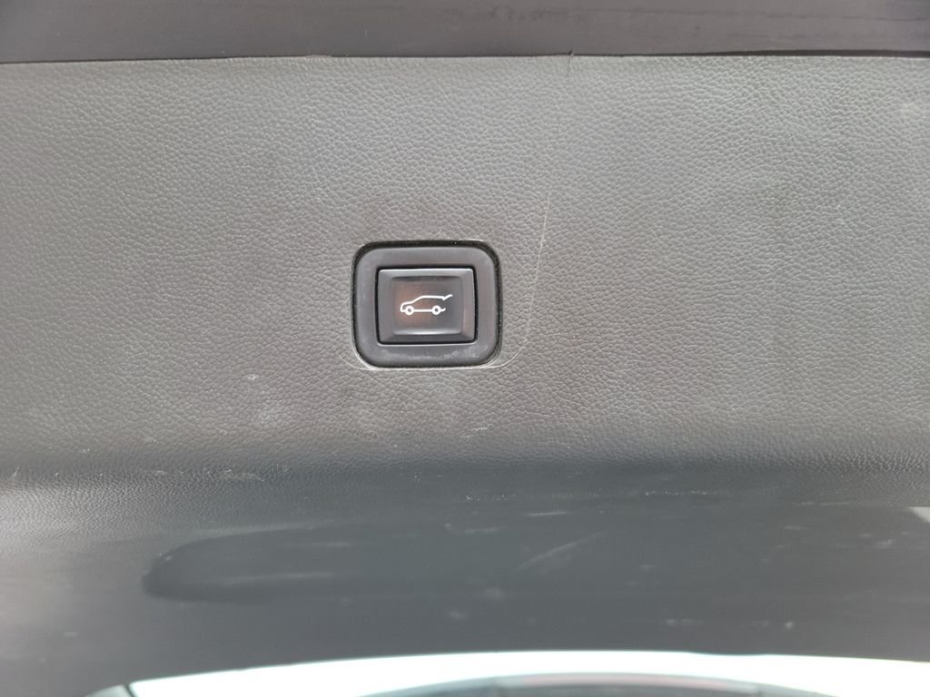 Used 2022 Black Chevrolet Premier image 10