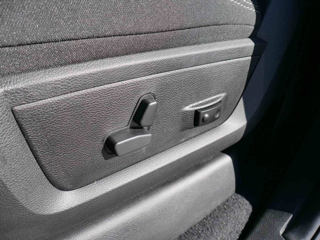 New 2026 Diamond Black Crystal Pearlcoat RAM BIG HORN image 29