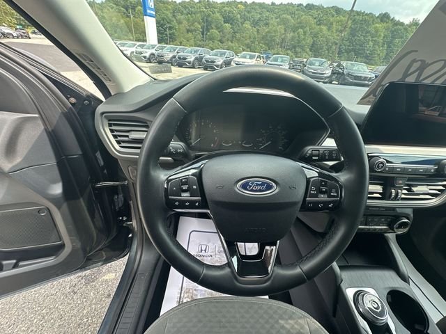 Used 2022 Blue Metallic Ford SE image 13