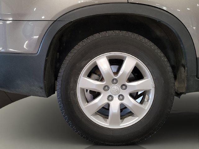 Used 2011 Titanium Silver Kia LX image 32