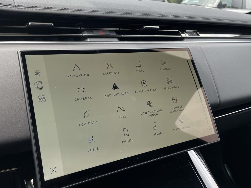 New 2026 Fuji White Land Rover Dynamic SE image 25