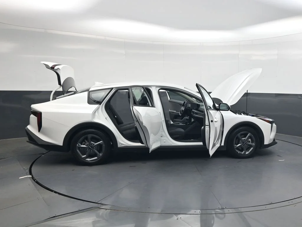 Used 2025 White Kia LXS image 41