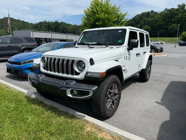 Used 2024 White Jeep Sahara image 3