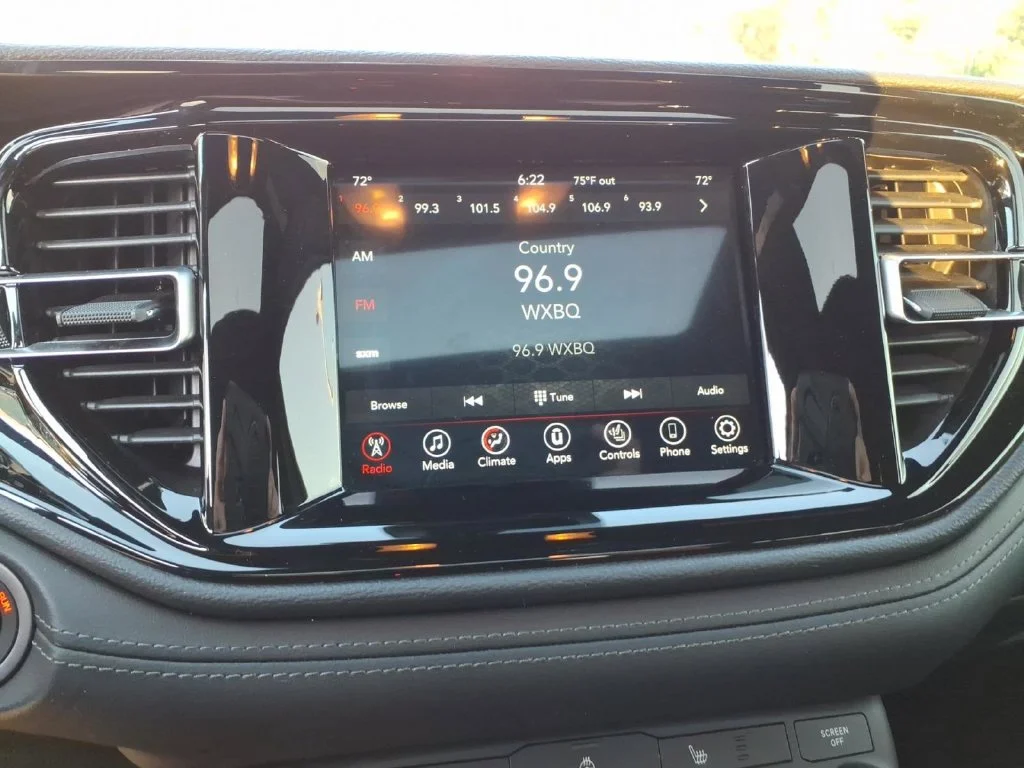 Used 2024 White Dodge SXT Plus image 28