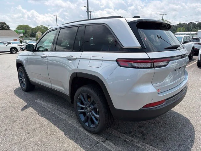 New 2026 Silver Jeep  image 5