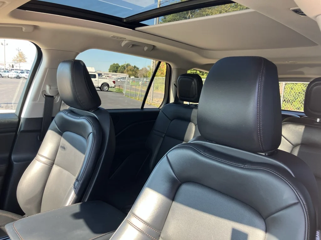Used 2026 Whisper White Lincoln Premiere image 10