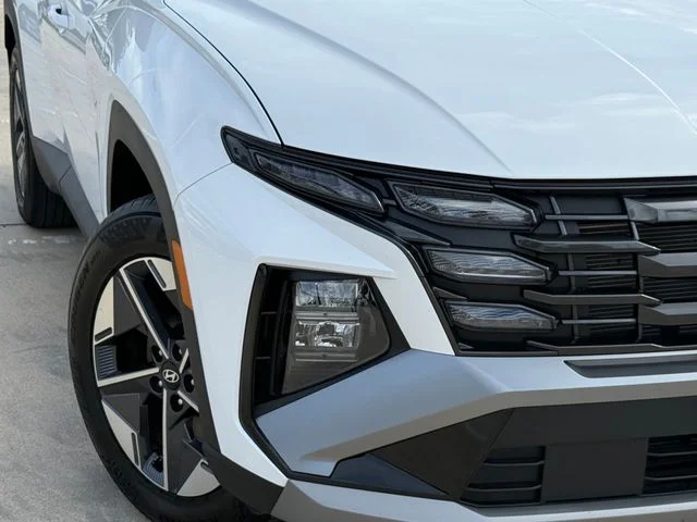 Used 2026 White Hyundai SEL image 3