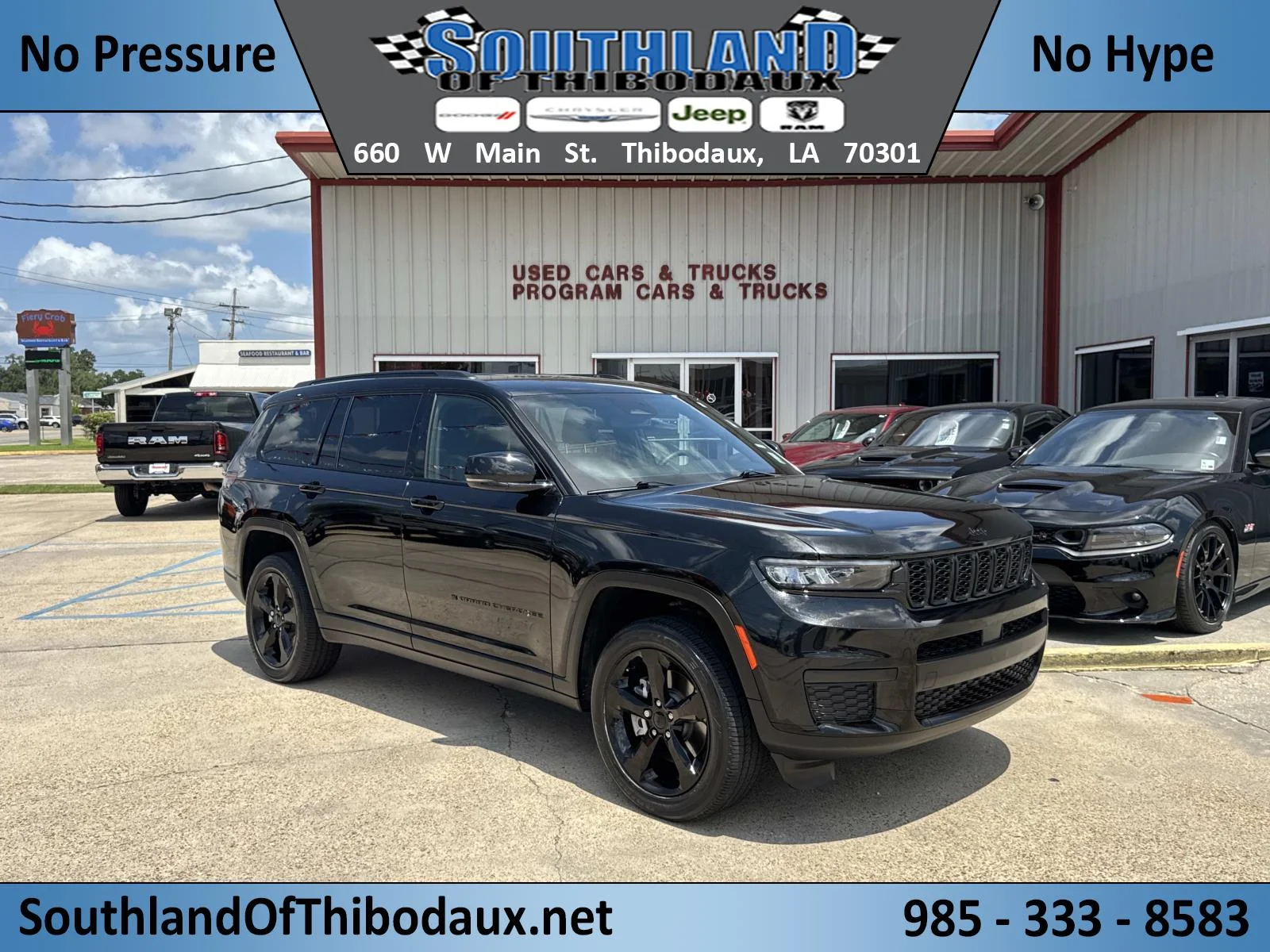 Used 2023 Diamond Black Crystal Pearlcoat Jeep Altitude image 1