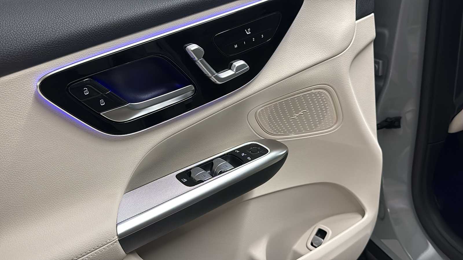 New 2027 MANUFAKTUR Alpine Grey Mercedes-Benz GLC 300 image 15