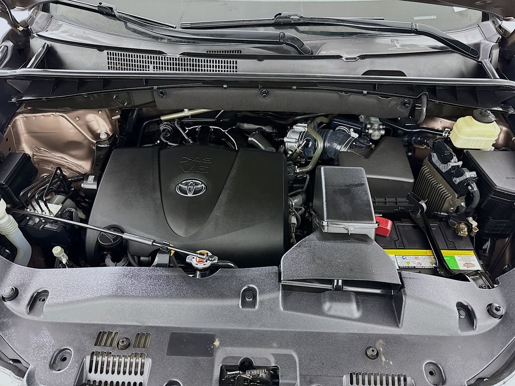 Used 2018 Walnut Toyota LE Plus image 29