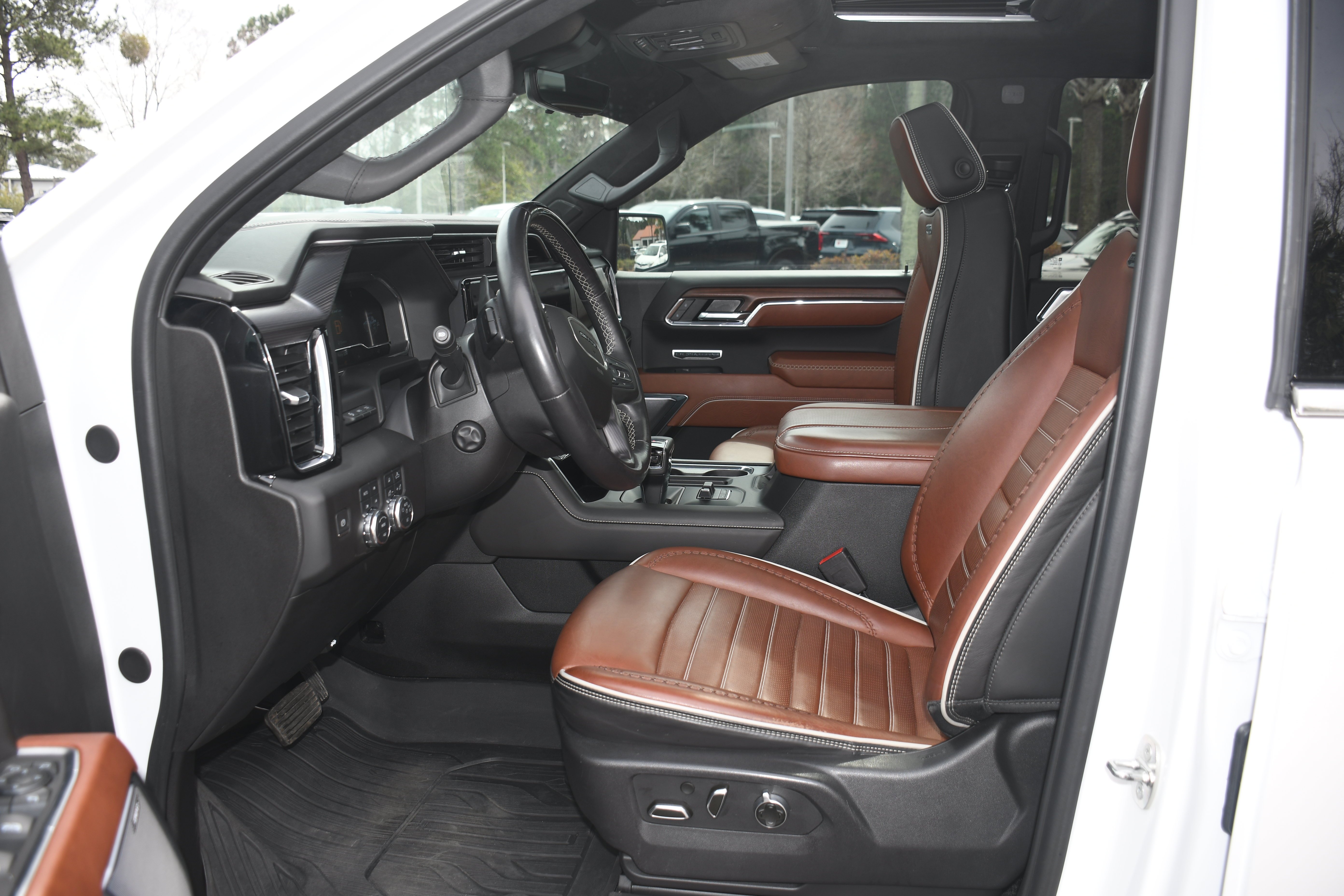 Used 2024 White GMC Denali Ultimate image 8