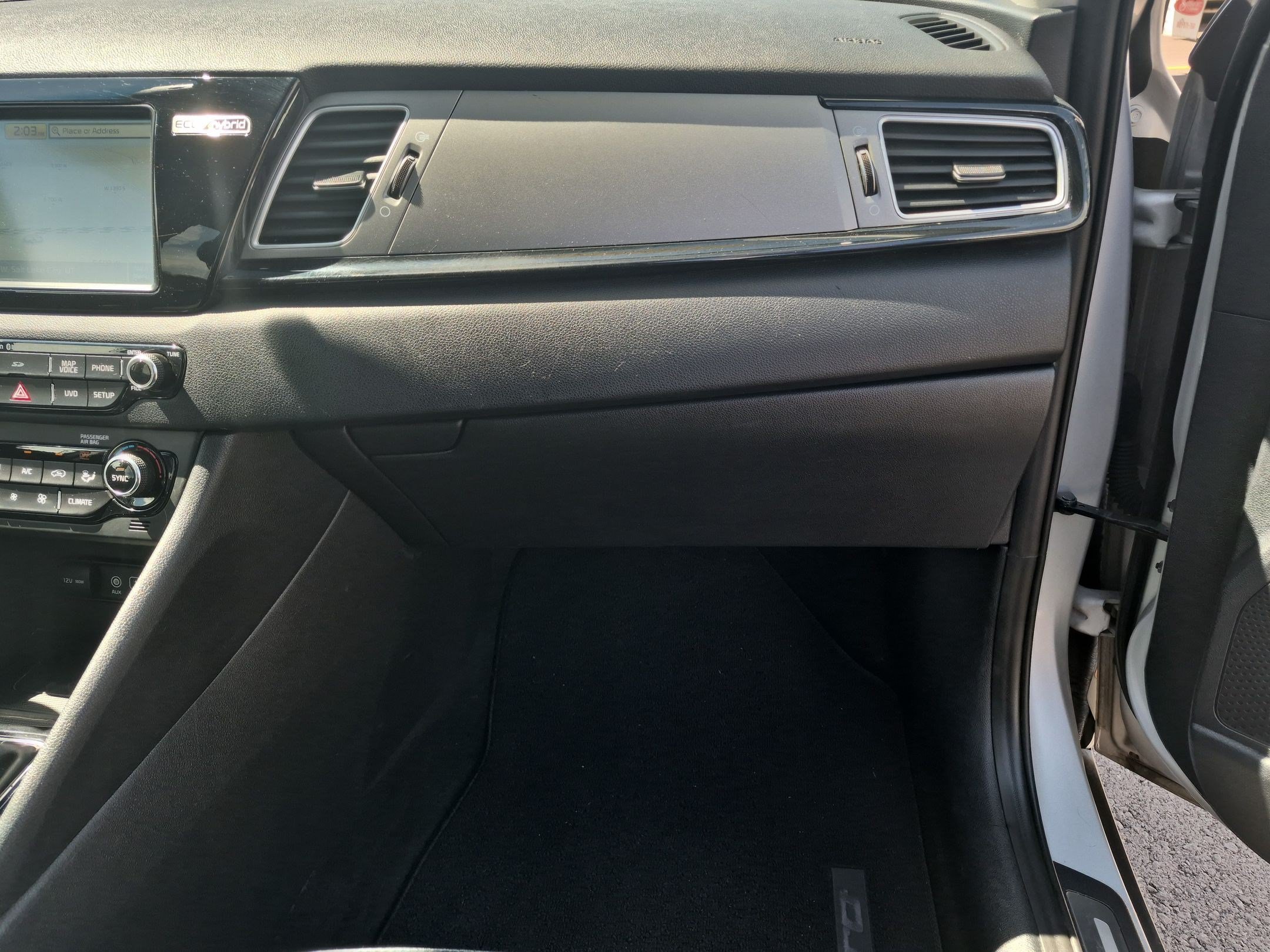 Used 2018 Silky Silver Kia Touring image 31