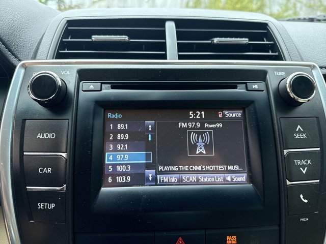 Used 2016  Toyota  image 17