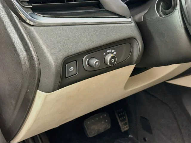 Certified Used 2018 White Frost Tri-Coat Buick Essence image 10