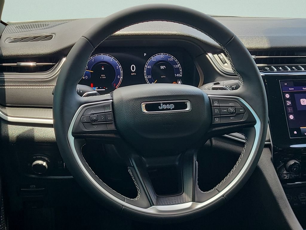 Used 2025 White Jeep Laredo X image 12