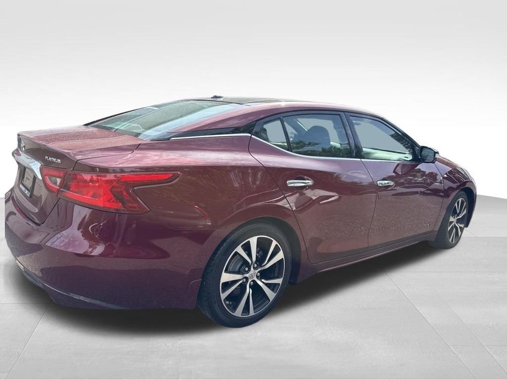 Used 2017 Red Nissan Platinum image 8