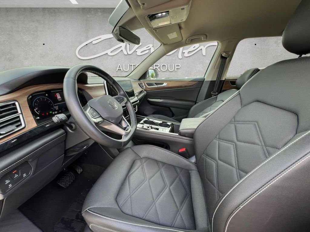 Used 2025  Volkswagen 2.0T SE w/Technology image 19