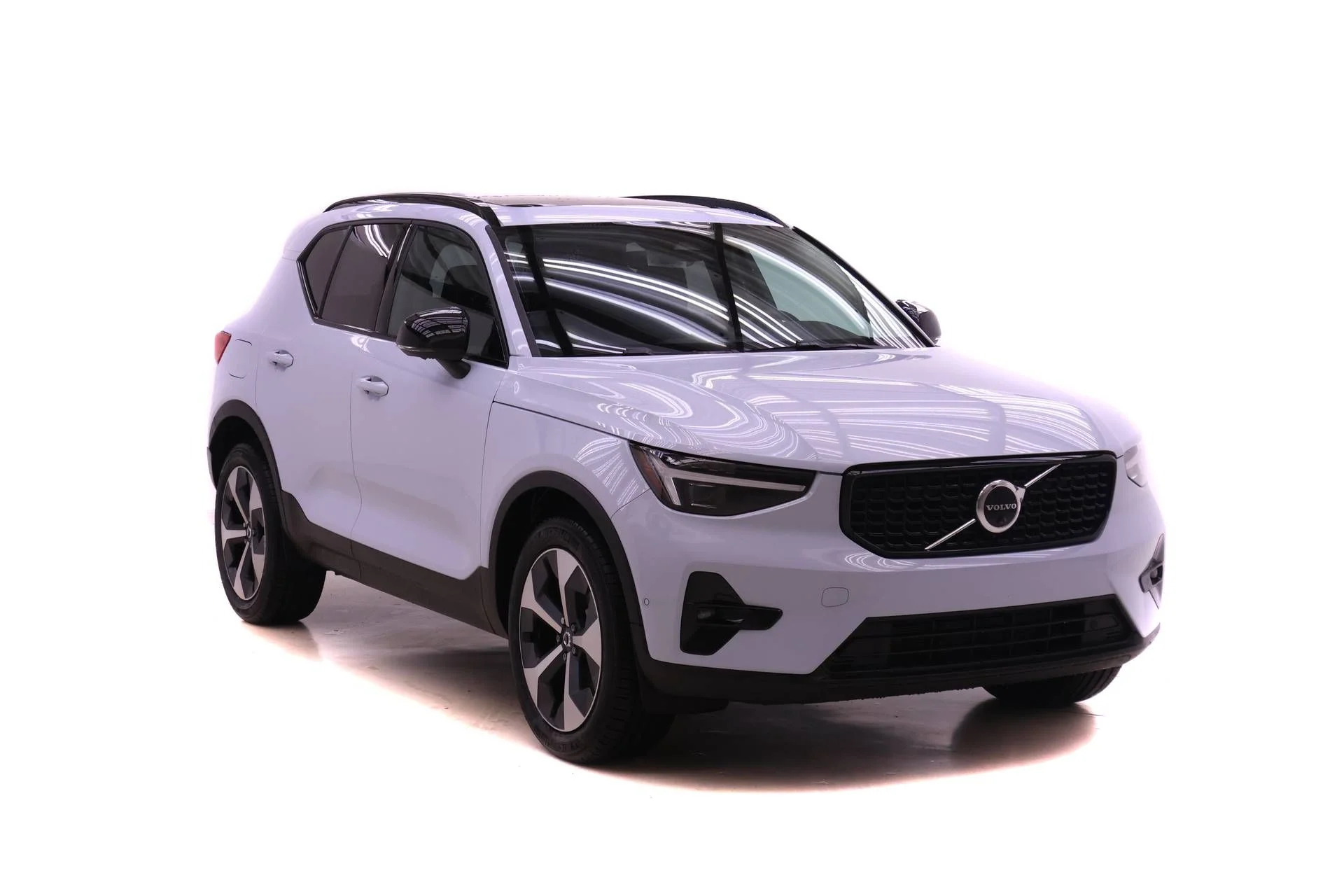2026 Volvo XC40 Plus - Photo 2