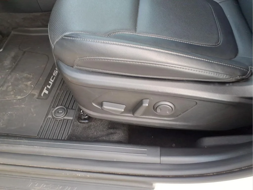 Used 2024 White Hyundai SEL image 22