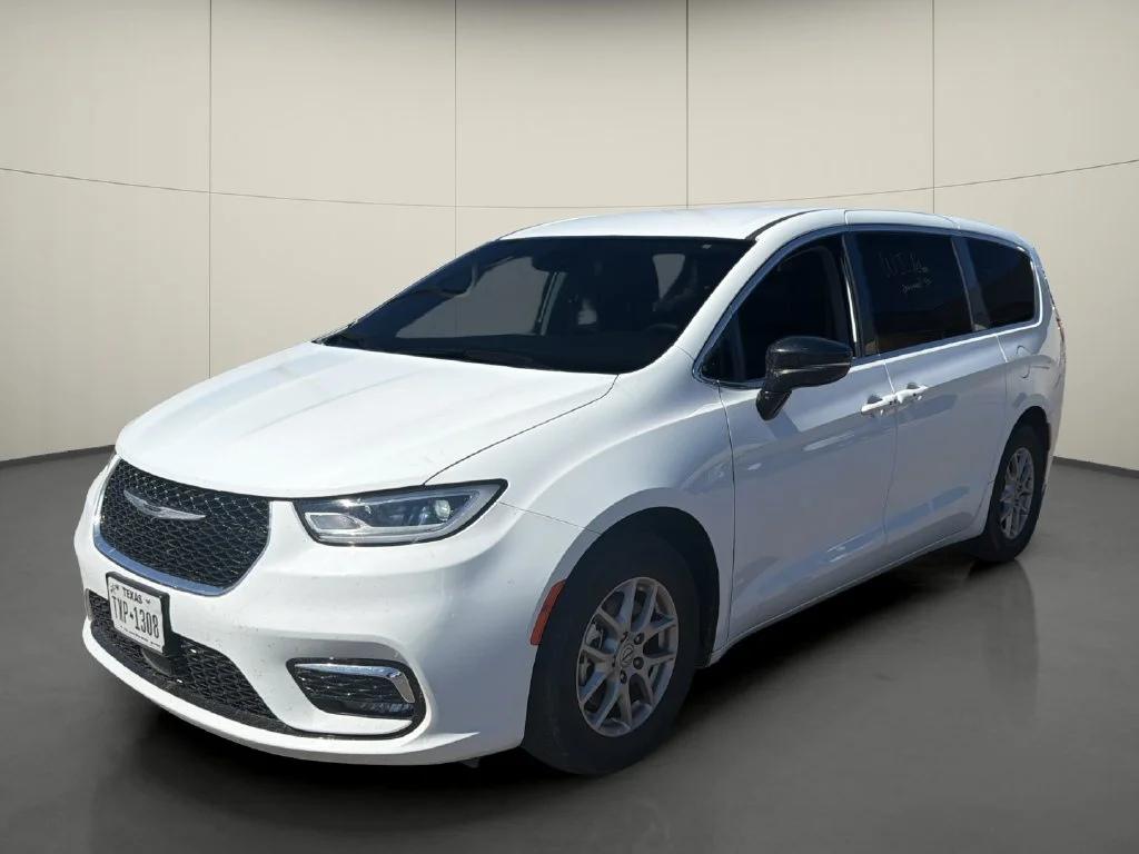 Used 2024 White Chrysler Touring L image 3