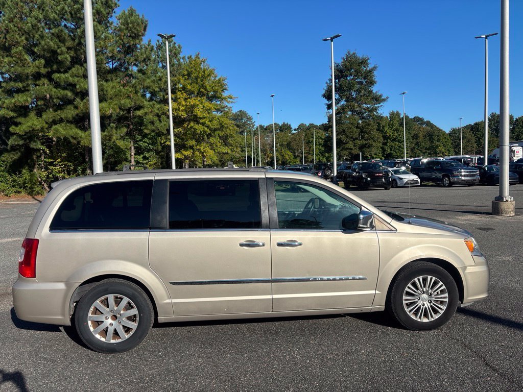 Used 2016 Beige Chrysler Touring-L image 7