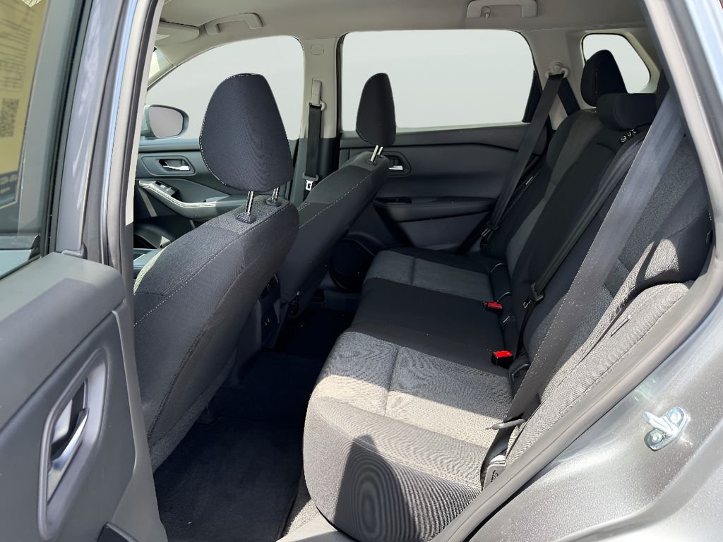 2024 Nissan Rogue SV - Photo 11