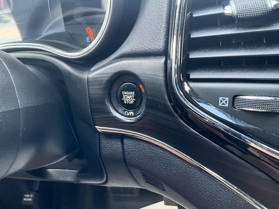 Used 2021 Black Jeep Limited image 19