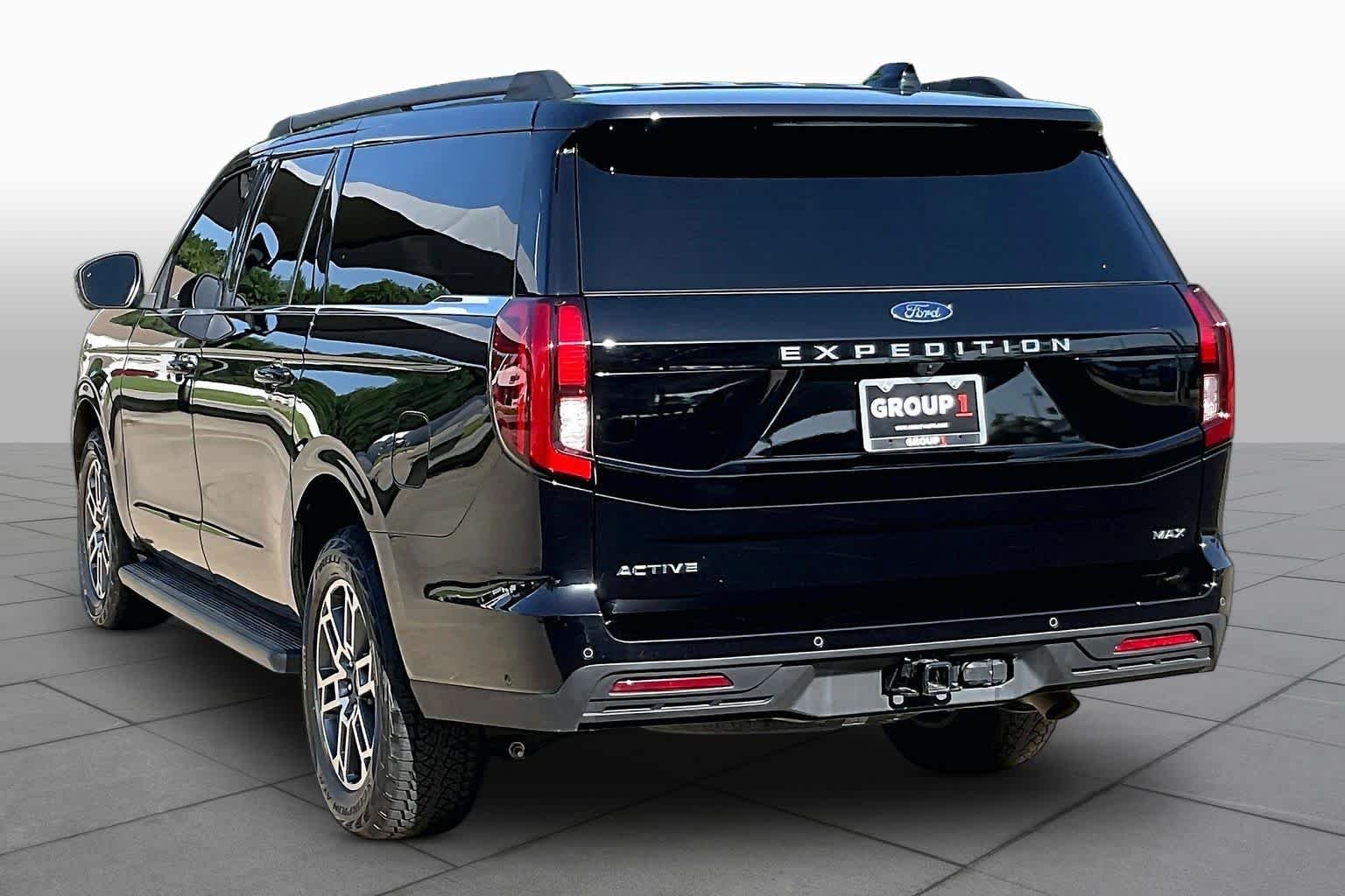 Used 2025 Agate Black Metallic Ford Active image 12