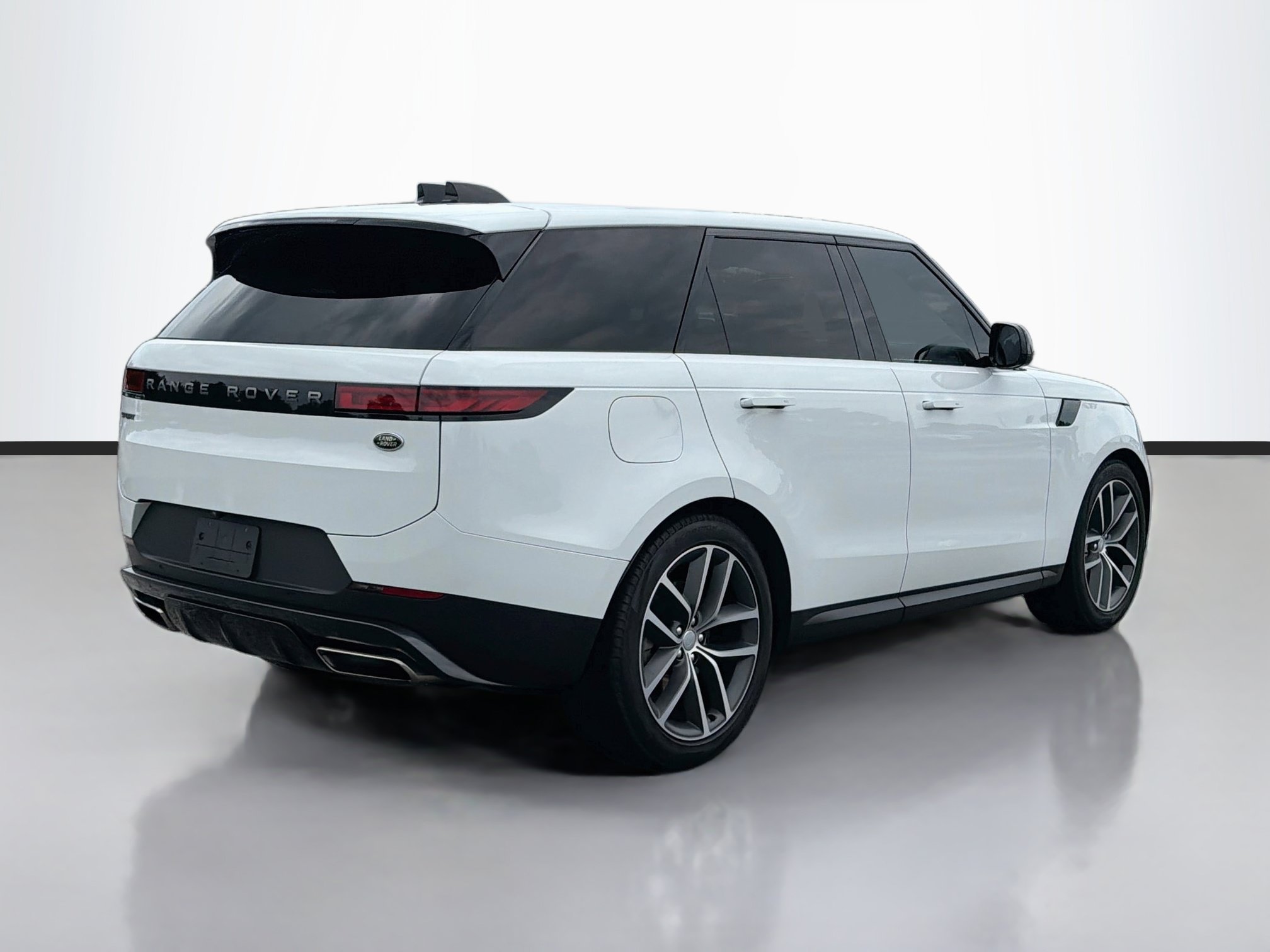 Used 2023 White Land Rover SE image 5