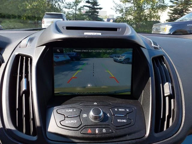Used 2015 Gold Ford SE image 16
