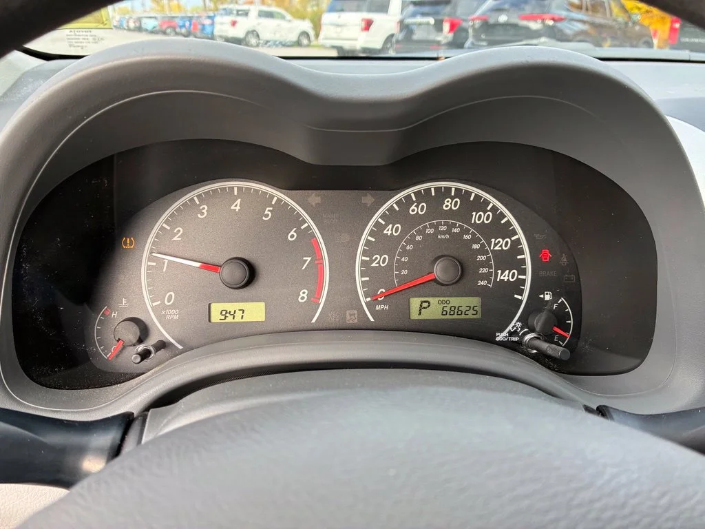 Used 2009 Gray Toyota LE image 11