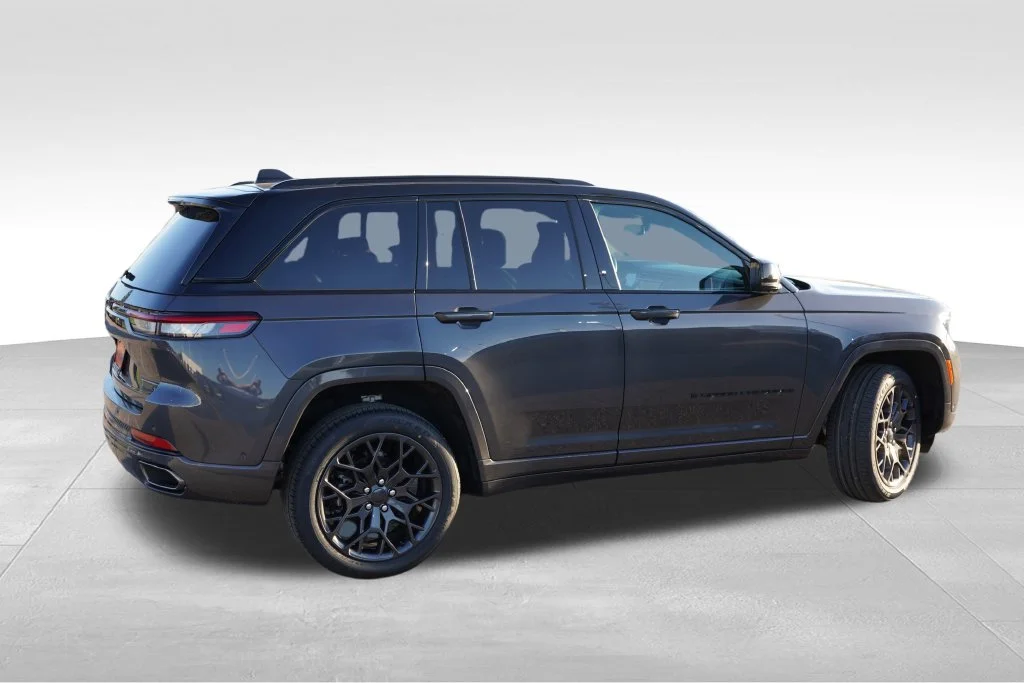 Certified Used 2025 Gray Jeep Summit image 5