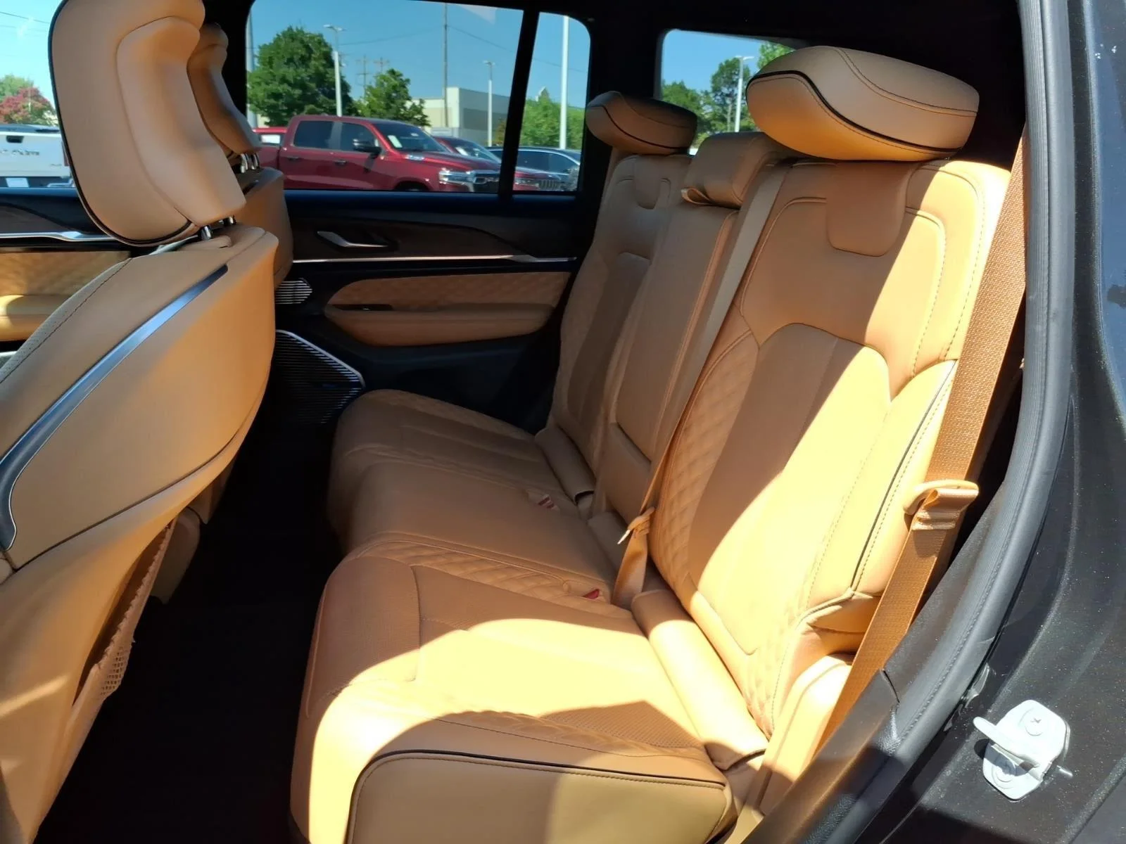 Used 2023 Rocky Mountain Pearlcoat Jeep Summit image 21