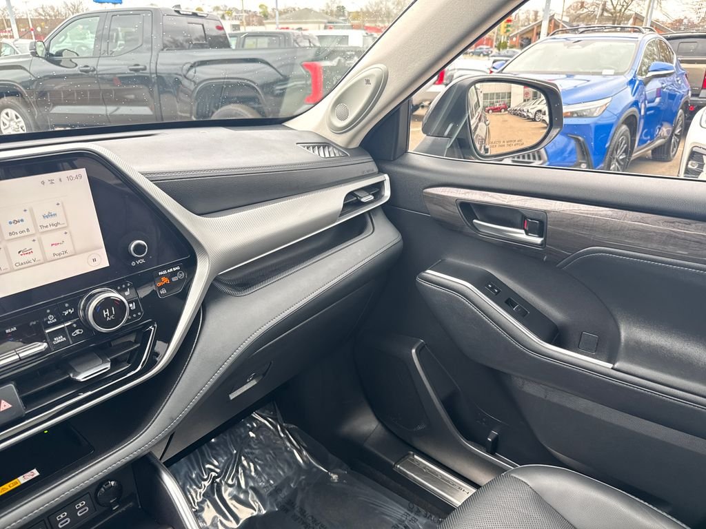 Used 2023 Gray Toyota Platinum image 31